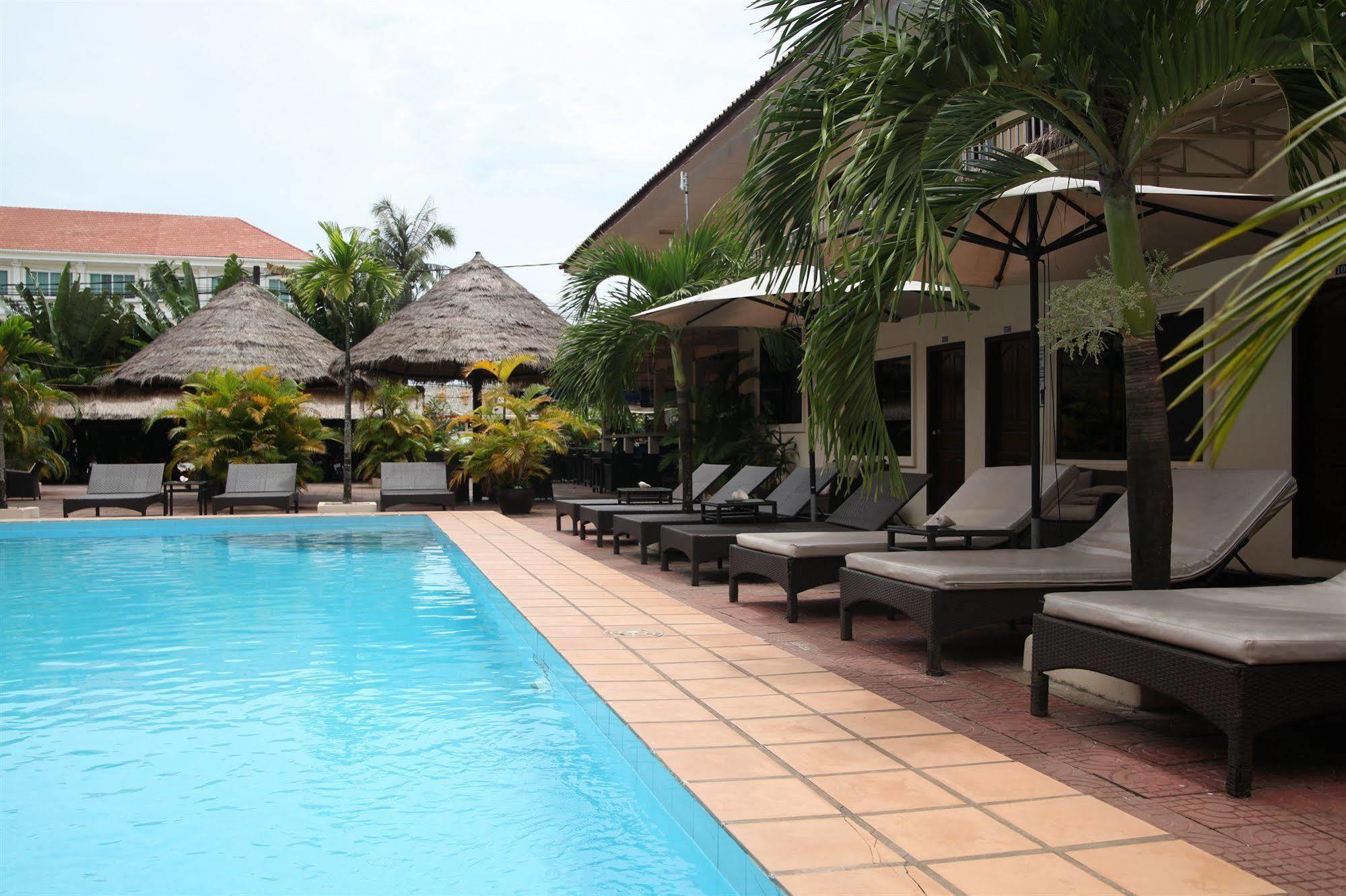 Beach Club Resort Sihanoukville Exterior foto